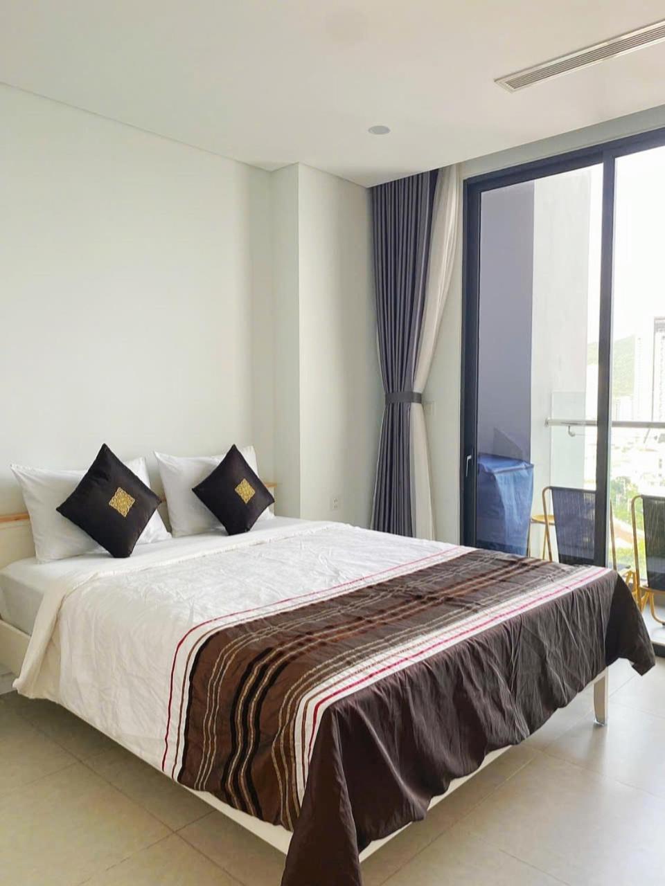 Beachfront Scenia Bay Apartment Нячанг Экстерьер фото